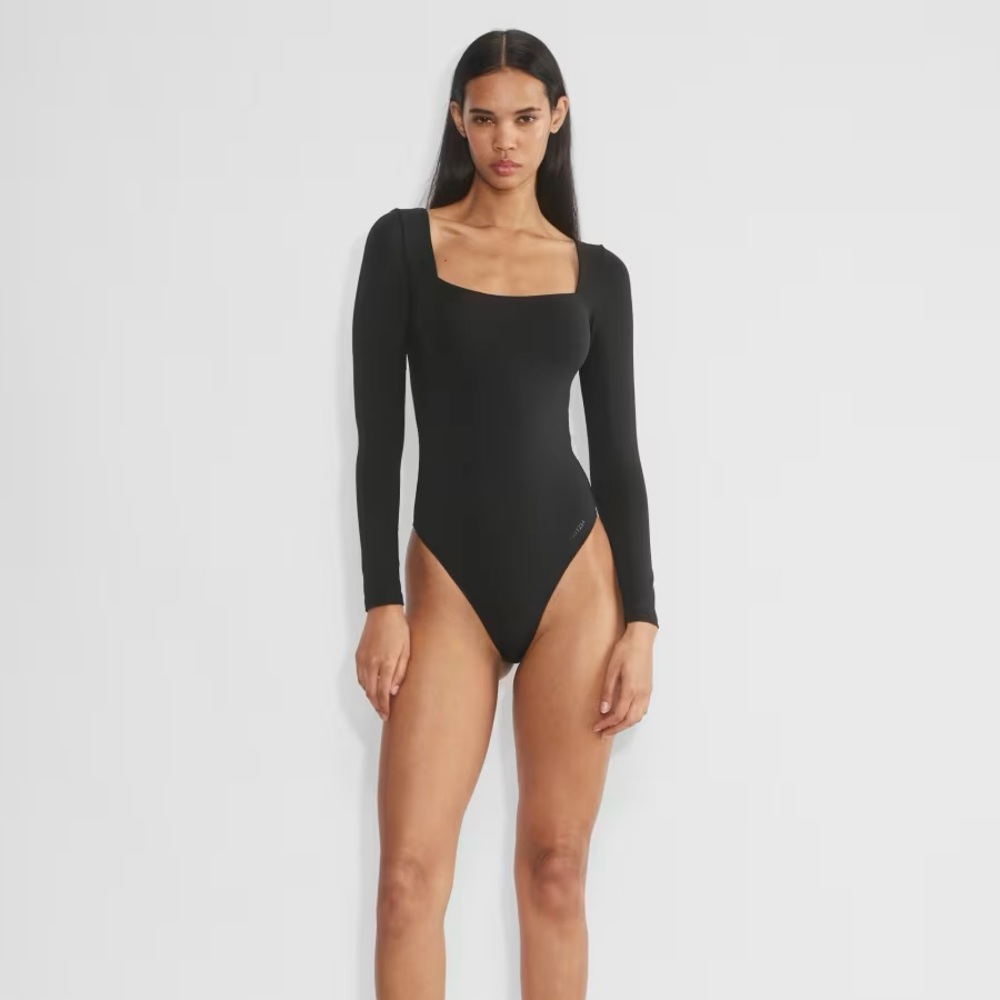 Aritzia Babaton Contour Squareneck Longsleeve Bodysuit